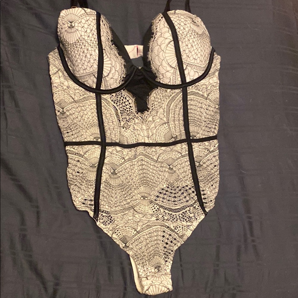 La Senza White & Black Lace Lingerie - Medium